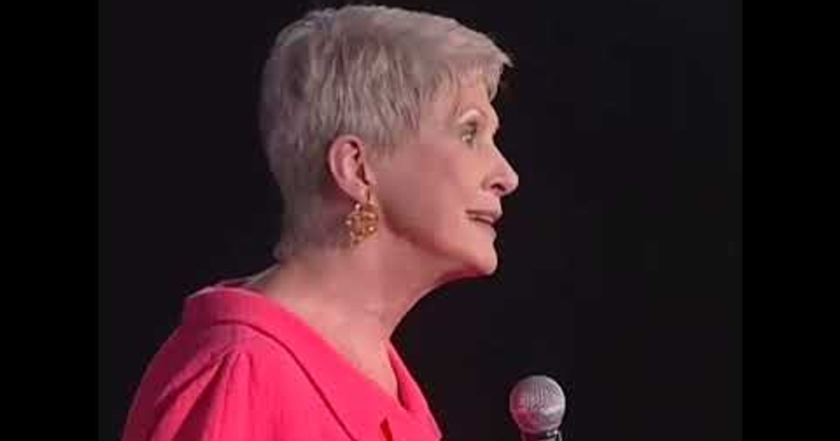 Jeanne Robertson's Carpet Catastrophe: A Masterclass in Southern Comedy, Scene ~25%