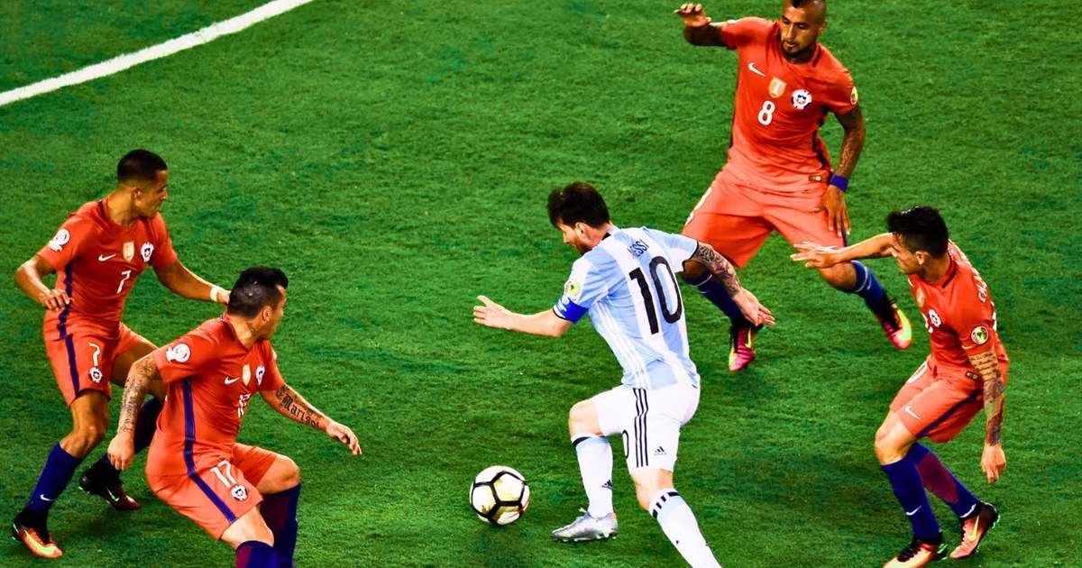 Lionel Messi - 100 Magical Dribbling Skills